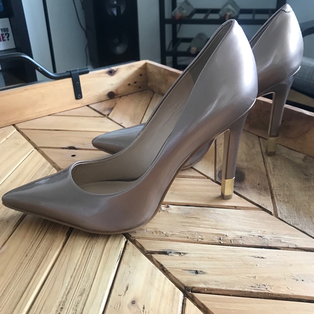 GUESS stiletto, warm beige/ tan color, size 8